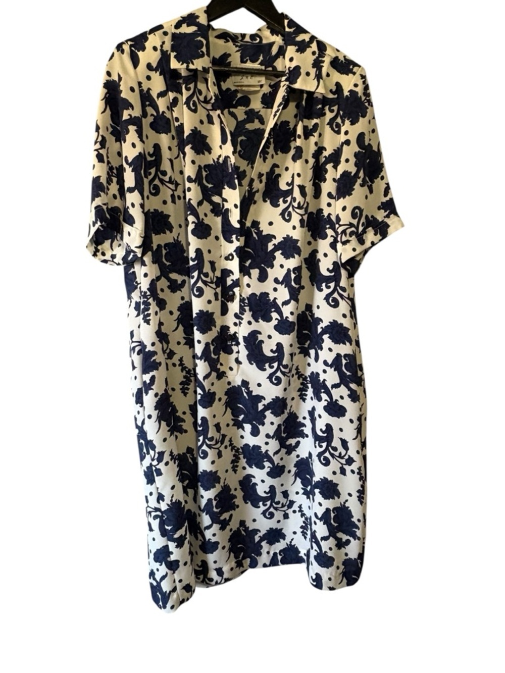 Classique J & E. White and Navy Floral Short Sleeve Shirt Dress. Size 18C.